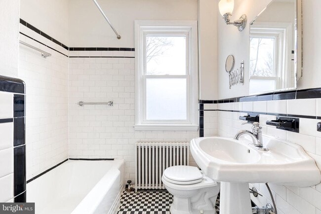 Building Photo - 3918 Beech Ave