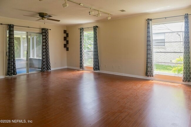 Building Photo - 5039 Winchester Dr S