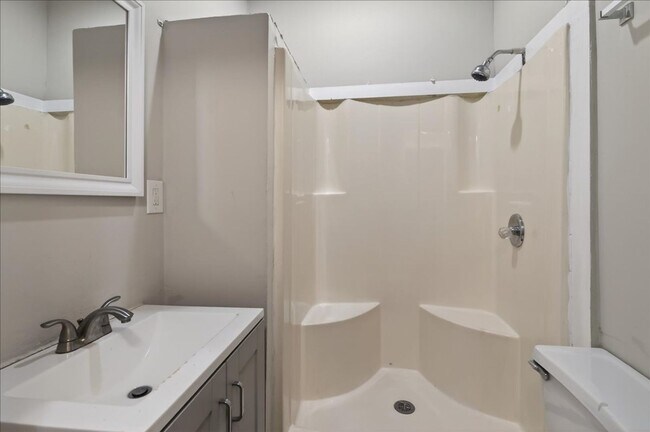 Building Photo - 1819-1819 Union St