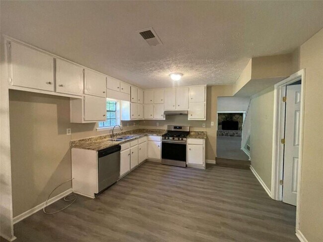 Building Photo - 55 Hunt Ridge Dr