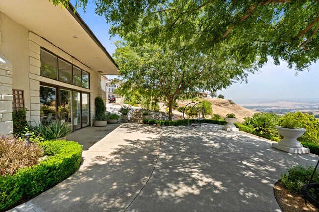 Building Photo - 14215 Killarney Dr