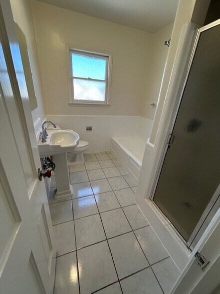 Updated bathroom - 624 N Spaulding Ave