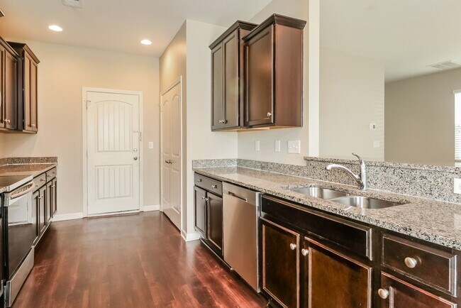 Building Photo - 516 Knothole Ln