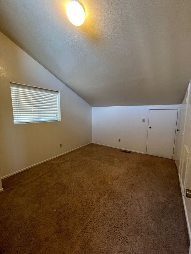 Building Photo - 3 bedroom home in wine country