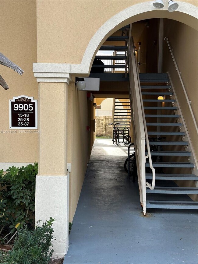 Building Photo - 9905 Westwood Dr