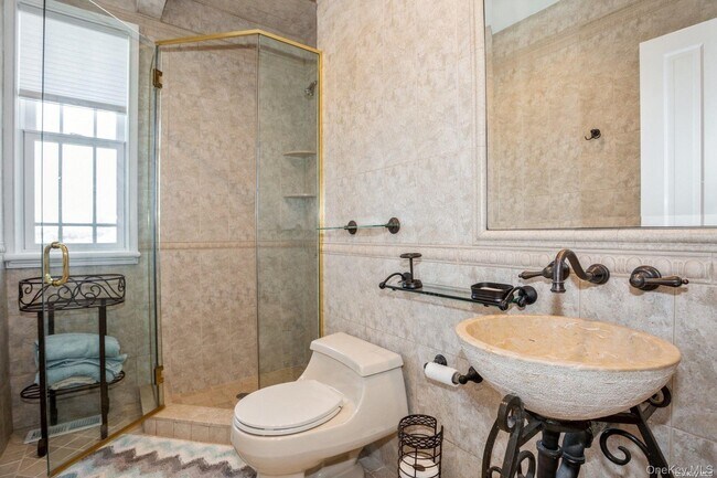 Building Photo - 676 Dune Rd