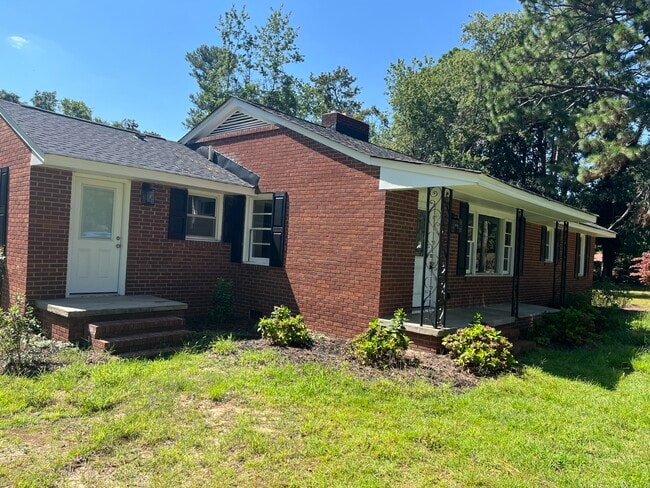 Primary Photo - 202 Silver Bluff Rd