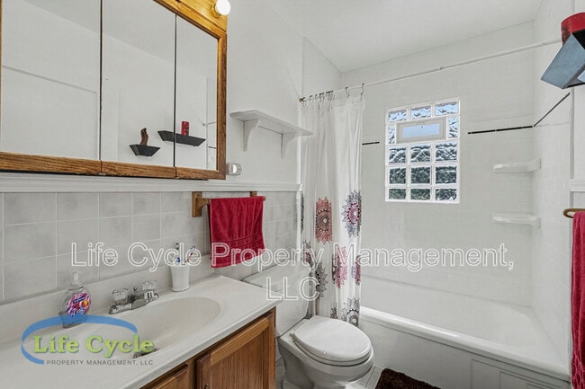 Building Photo - 2052 Collingwood Ave SW