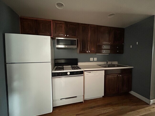 Building Photo - 3700 N Sheffield-G