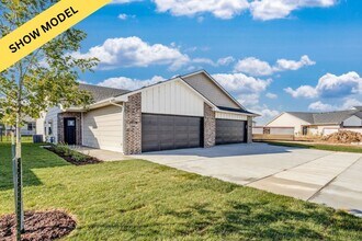 Building Photo - Fox Creek- Holly Plan