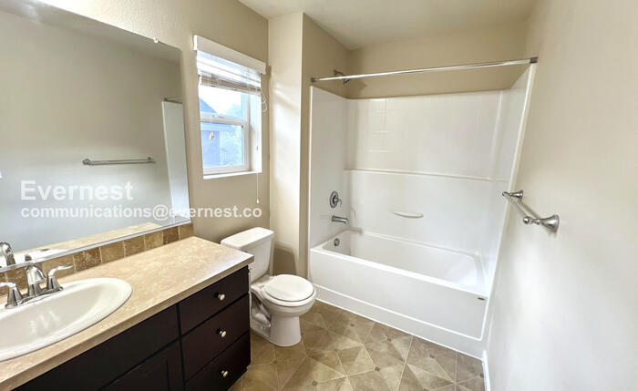 Building Photo - 17340 SE Elias Ct
