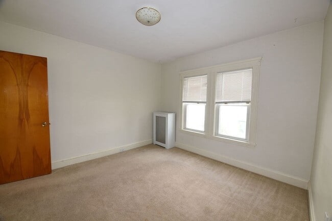 Building Photo - 75 Linwood St