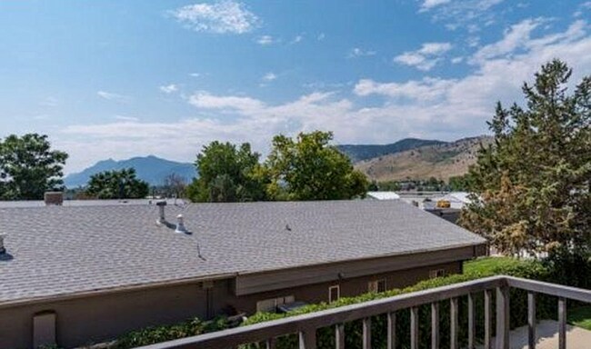 Building Photo - 2 Bed, 2.5 Bath Townhouse with 330+ Sq Ft of Commercial/Studio Space
