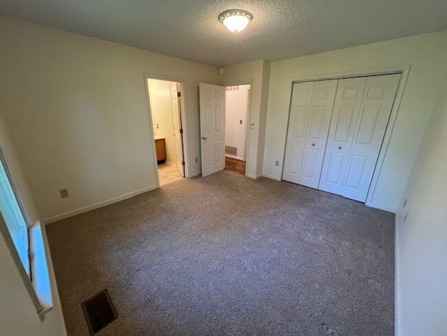 Building Photo - Single Family Home for Rent