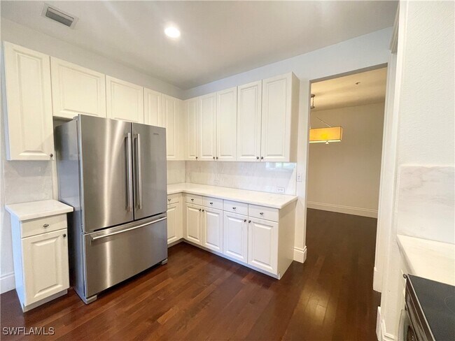 Building Photo - 1370 Mariposa Cir
