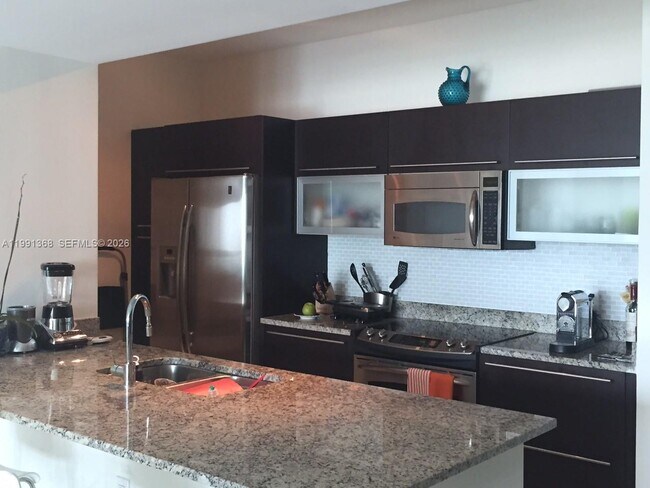 Building Photo - 950 Brickell Bay Dr