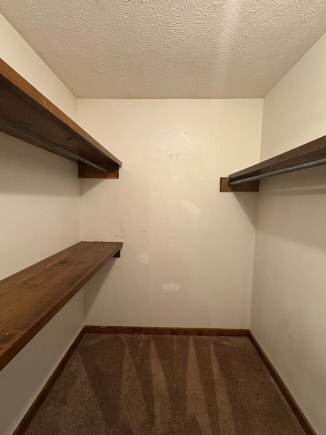Building Photo - Cute 3 Bedroom Ranch with Large Yard