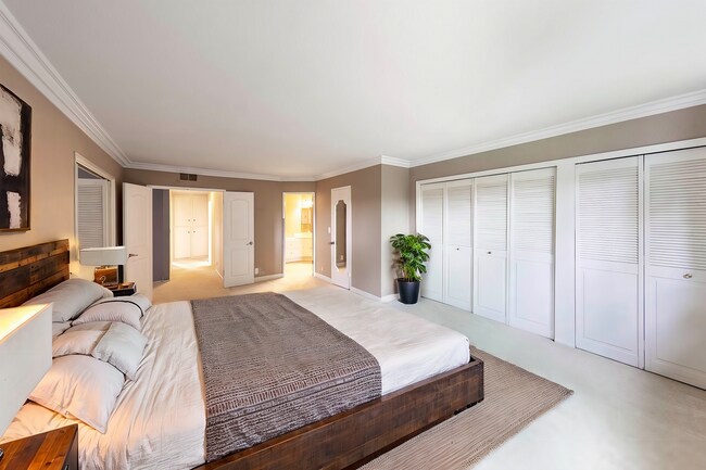 Building Photo - 4 bed 3 bath POOL on HUGE Lot!