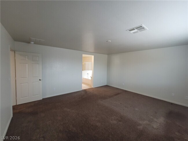 Building Photo - 2409 W Gilmore Ave