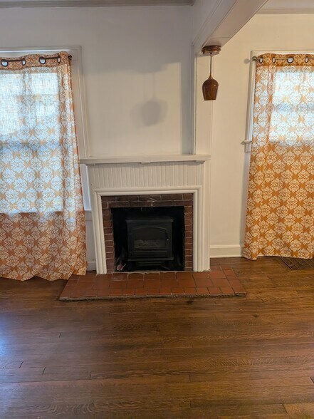 Building Photo - 1021 E 76th St