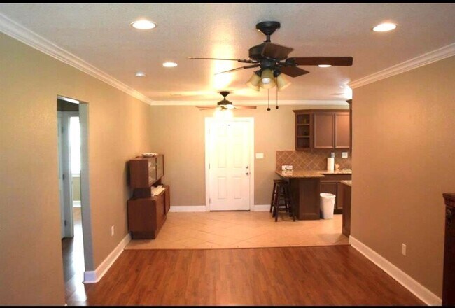 Building Photo - 2009 Neumann Dr