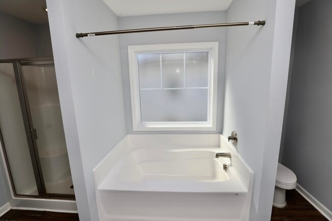 Building Photo - 1009 Providence Plantation Dr