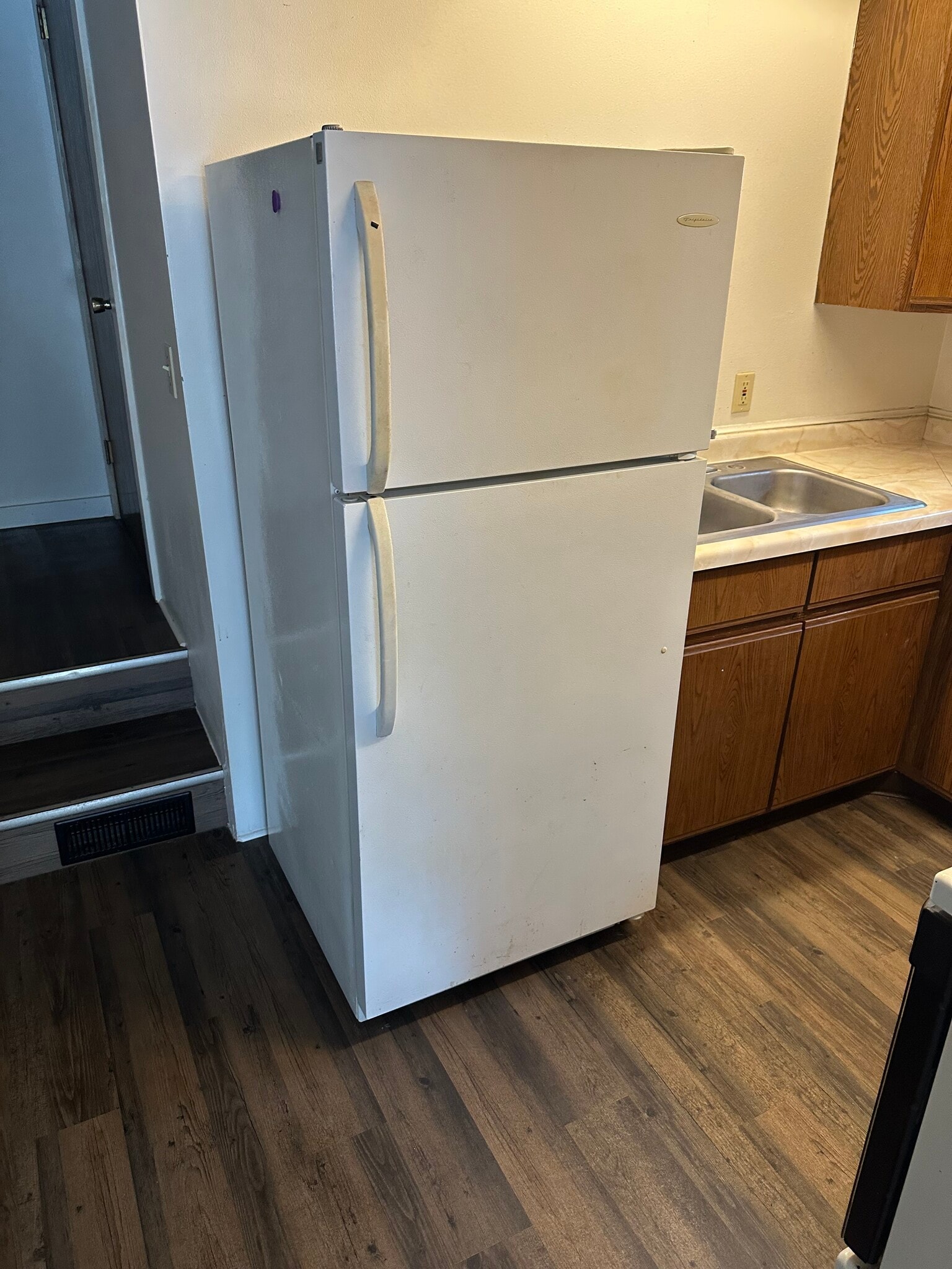 Building Photo - 305 W Railroad St