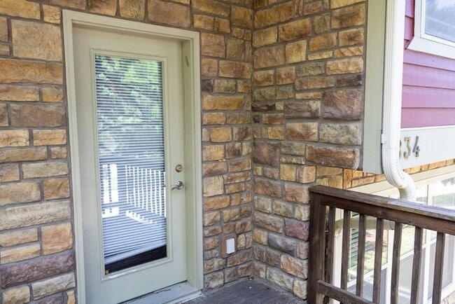 Building Photo - $2,400 | 3 Bedroom, 3.5 Bathroom Multi Flo...