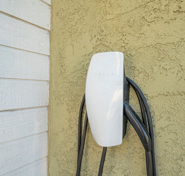 Building Photo - Charming Redondo Beach Home Rental!