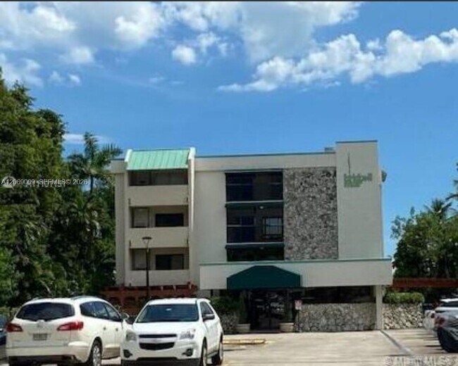 Building Photo - 2201 Brickell Ave
