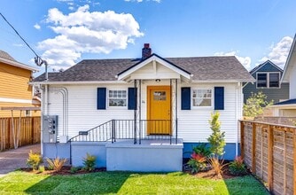 Building Photo - 2 bedroom, 1 bath house now available in North Portland! Piedmont Neighborhood!