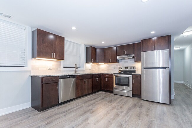 Building Photo - 921 Crain St