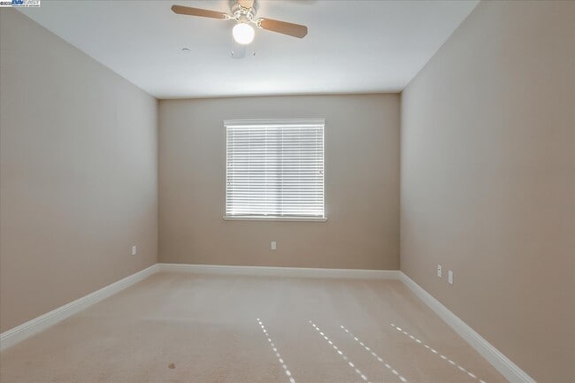 Building Photo - 1610 Chestnut Ct