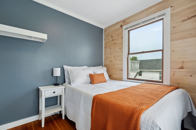 Building Photo - 9 N St