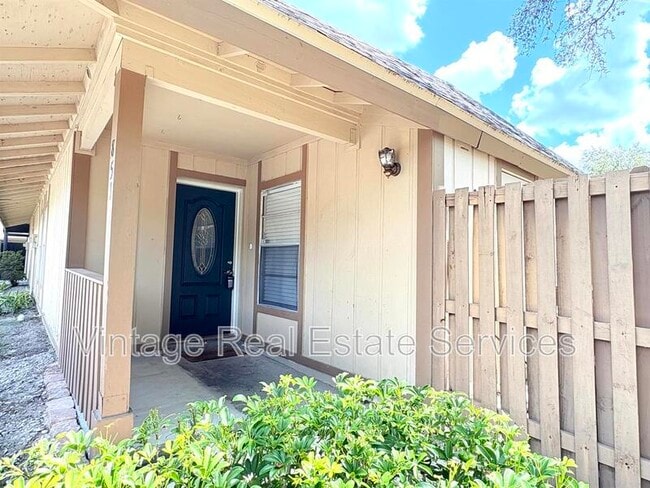 Building Photo - 851 Creekway Ct