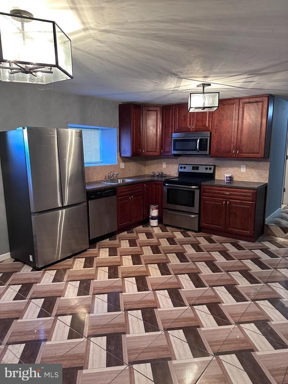 Building Photo - 7000 Forrest Ave