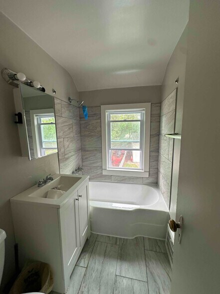 Building Photo - 3337 Sutton Rd