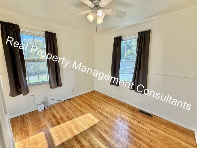 Building Photo - Charming 3-Bedroom Home with Covered Deck ...