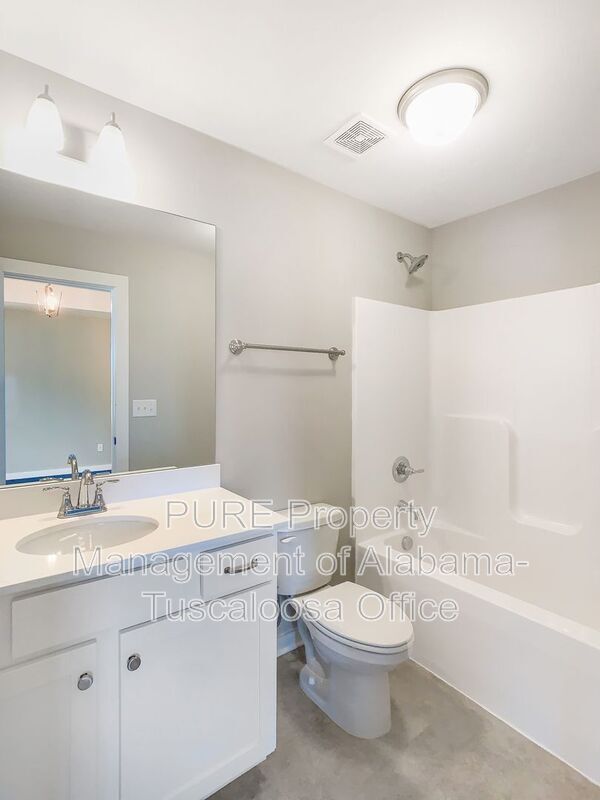 Building Photo - 14421 Chase Dr