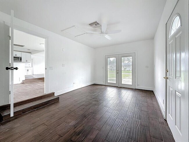 Building Photo - 2122 52nd Ave N