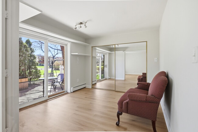 Building Photo - 750 W Dempster St