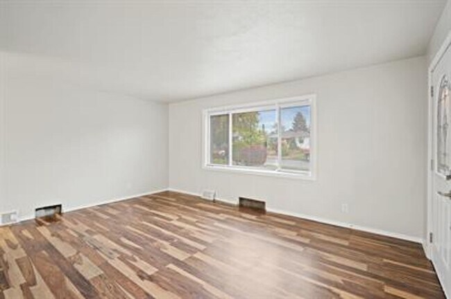 Building Photo - Beautiful Single Family Home on Spokanes N...