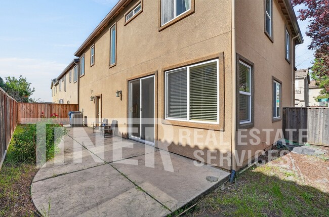 Building Photo - 5 Outer Banks Pl