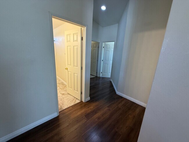 Building Photo - Beautiful Home In Apple Valley Vineyards-4...