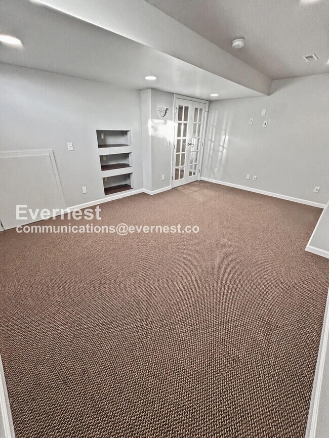 Building Photo - Spacious 4-Bed Home with 2-Car Garage & Modern Amenities