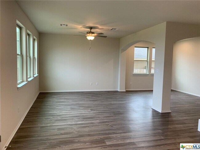 Building Photo - 161 Gray Wolf Dr