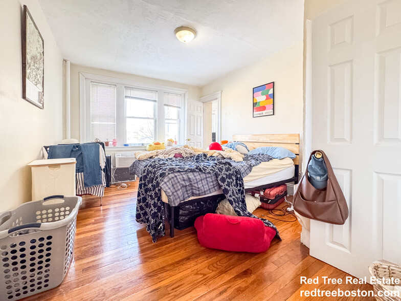 Apt 8 - 248 Kelton St