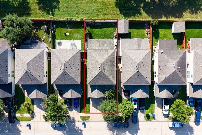 Building Photo - 5703 Basswood Dale Dr