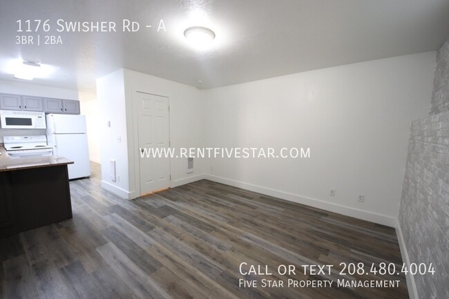 Building Photo - Fall In Love With This 3 Bedroom 1.5 Bathr...