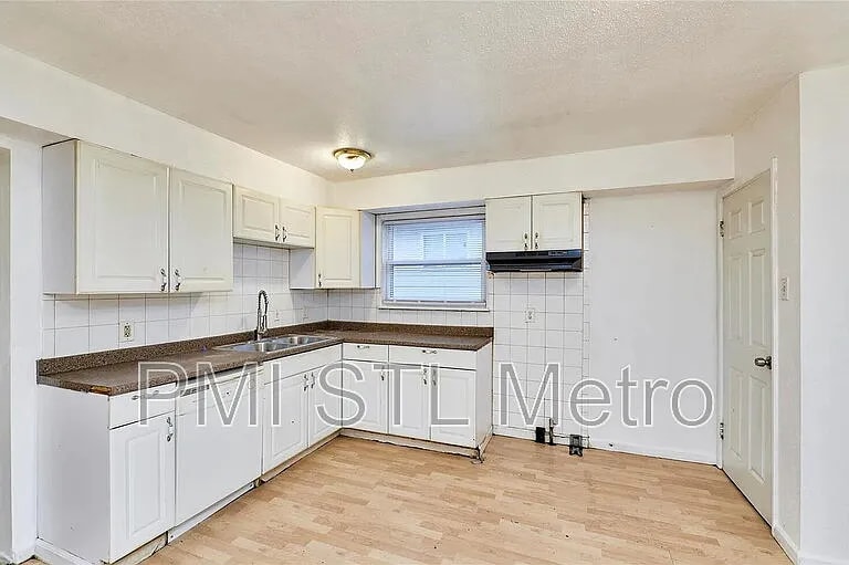 Building Photo - 1229 Lakeview Ave